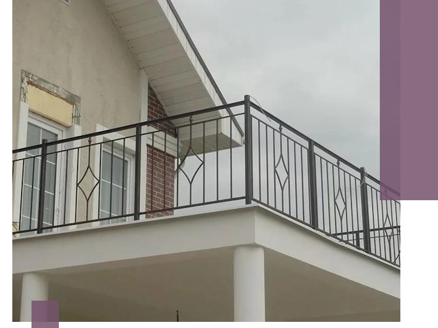 Изготовление балконных ограждений в Димитровграде из металла и стекла